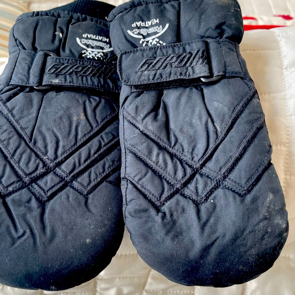 Women’s ski gloves by Gordini  Aquabloc heat rap